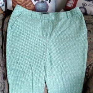 TALBOTS APPLE GREEN/WHITE PATTERN CAPRIS, LIKE NEW
